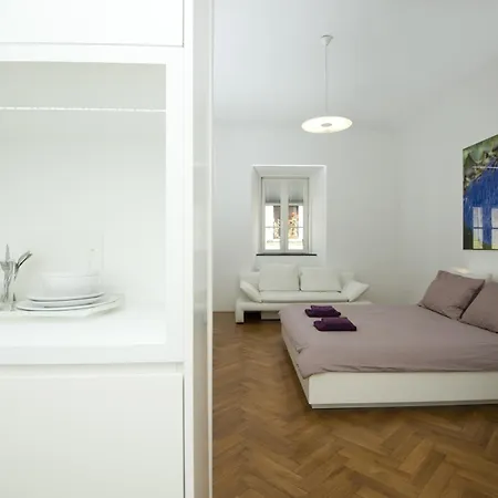 Galeria River Pensjonat 3*