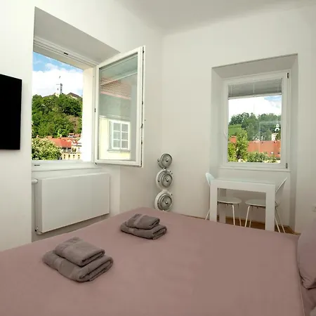 Πανσιόν Galeria River 3*