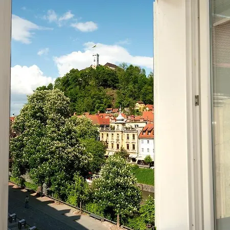 ガレ​​リア リバー 3*