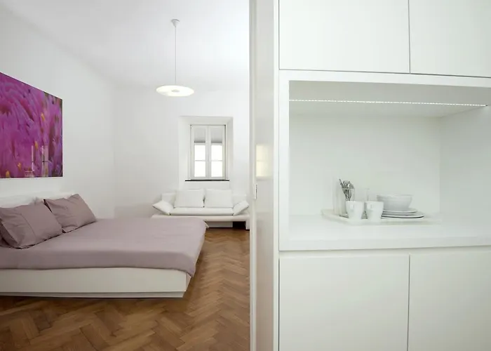 Gæstehus Galeria River 3*